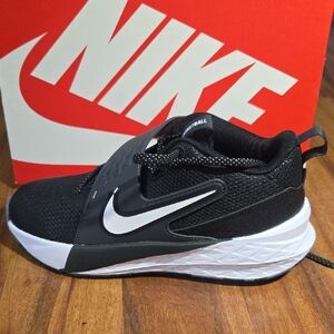 Nike Team Hustle Kid Unisex Basketball Shoes Size 5Y NWB BLACK WHITE Athletic
